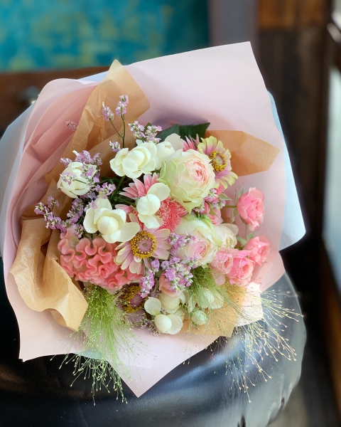 コロンとしたカップ咲のバラのお花（lovely）